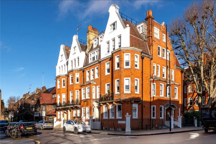A red brick mansion block in Chelsea, London