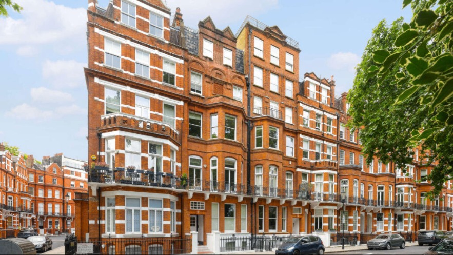 A red brick mansion block facade in Chelsea